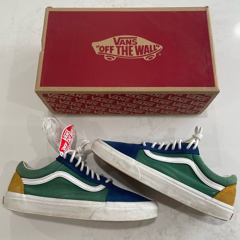 Yacht club vans